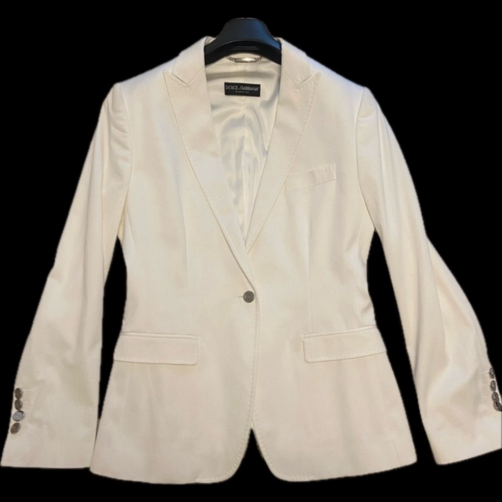 Dolce & Gabbana blazer w silver button details fully lined fits 8-10